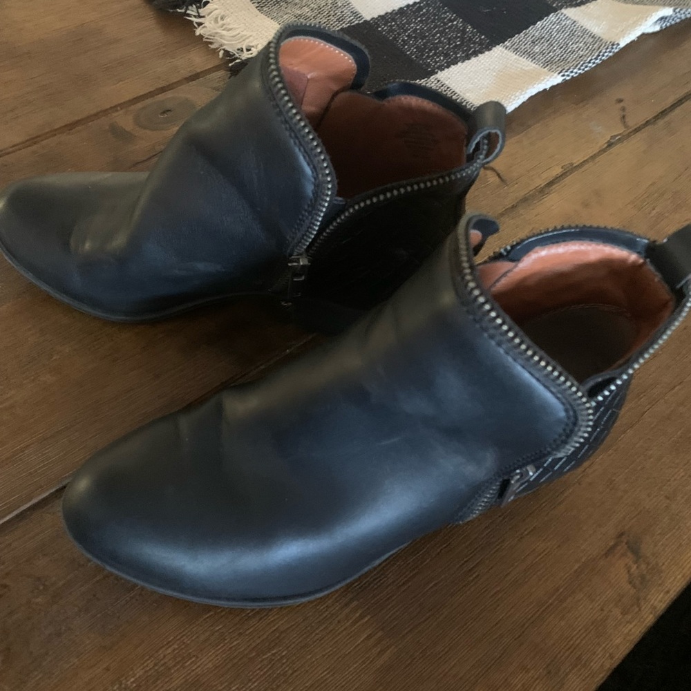 Girls boots